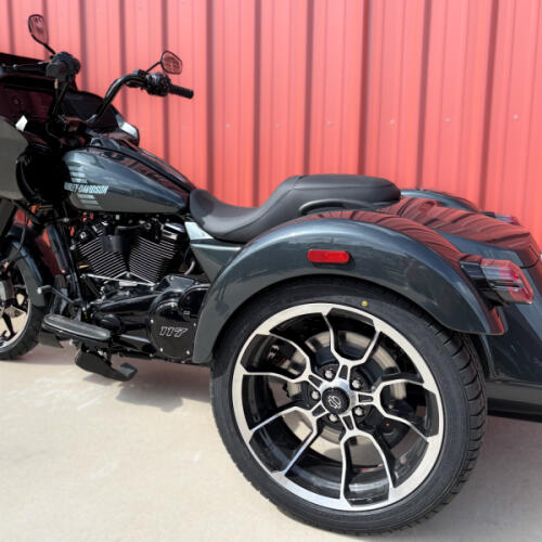 2026 Harley-Davidson® Road Glide 3 FLTRT thumb 3