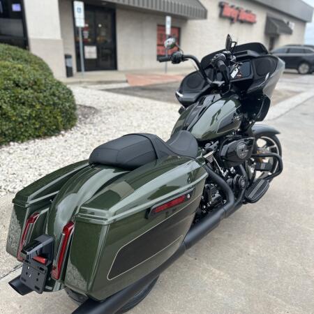2026 Harley-Davidson® Road Glide® Olive Steel Metallic / Vivid Black Black Trim thumb 1