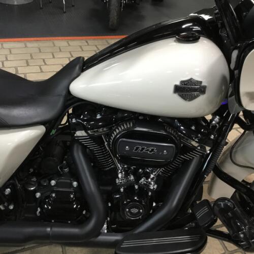2022 Harley-Davidson® Road Glide® Special White Sand Pearl - Black Finish thumb 3