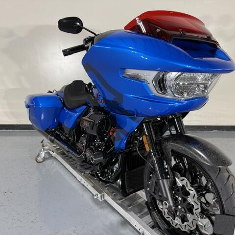 Harley-Davidson® CVO Road Glide ST 2026 thumb 3