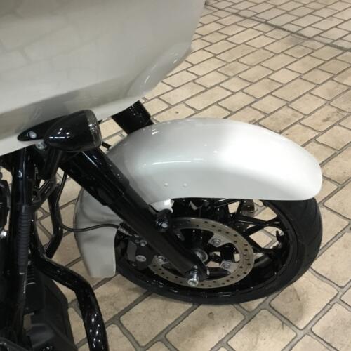 2022 Harley-Davidson® Road Glide® Special White Sand Pearl - Black Finish thumb 2