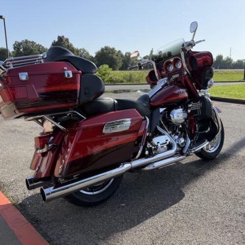 2009 Harley-Davidson® CVO™ Ultra Classic® Electra Glide® RUBY R/MAROON thumb 2