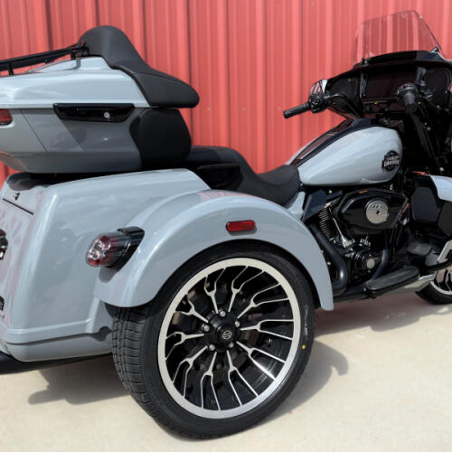 2026 Harley-Davidson® Street Glide 3 Limited FLHLT thumb 3
