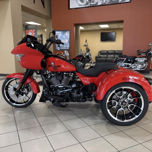 2026 Harley-Davidson® Road Glide 3 Blood Orange thumb 3