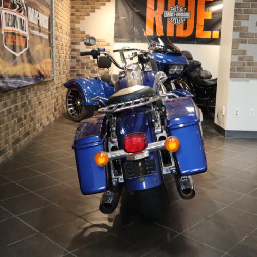 2017 Road King® (FLHR) thumb 3