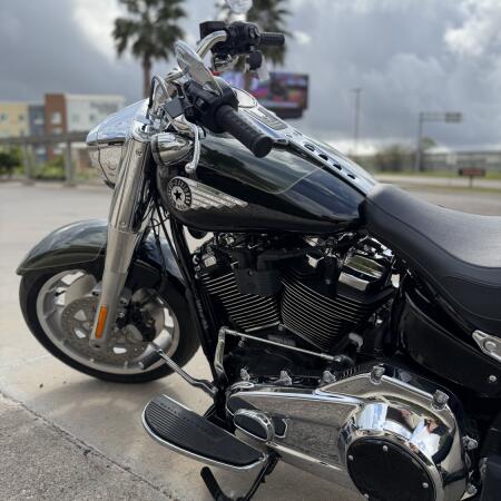 2026 Harley-Davidson® Fat Boy® OLIV STL MTL/BLK W/ PINSTRI thumb 1