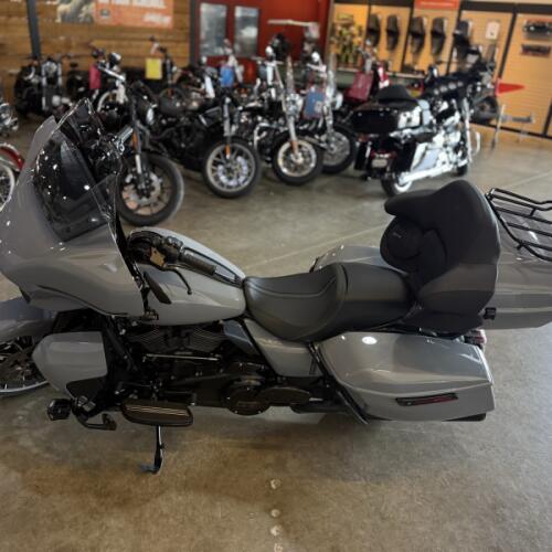 2026 Harley-Davidson® Street Glide Limited FLHXL thumb 2