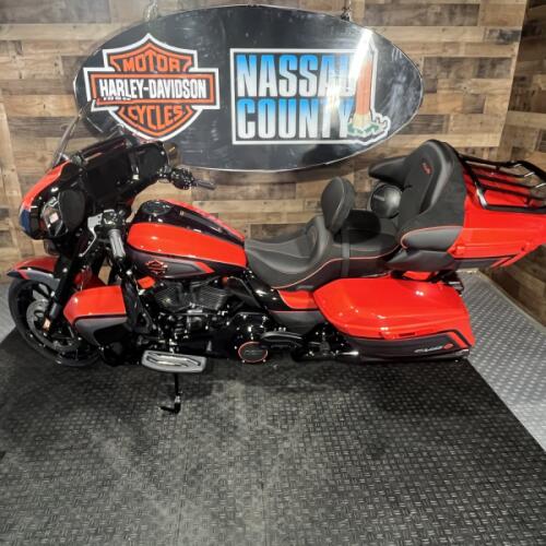 2026 Harley-Davidson® CVO Street Glide Limited Citrus Heat CVO Tri-Tone thumb 2