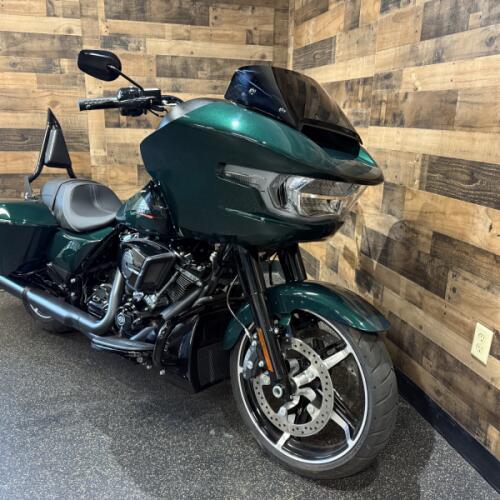 2024 Harley-Davidson® Road Glide® Alpine Green FLTRX thumb 3