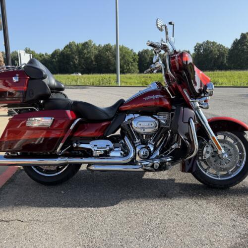 2009 Harley-Davidson® CVO™ Ultra Classic® Electra Glide® RUBY R/MAROON thumb 3