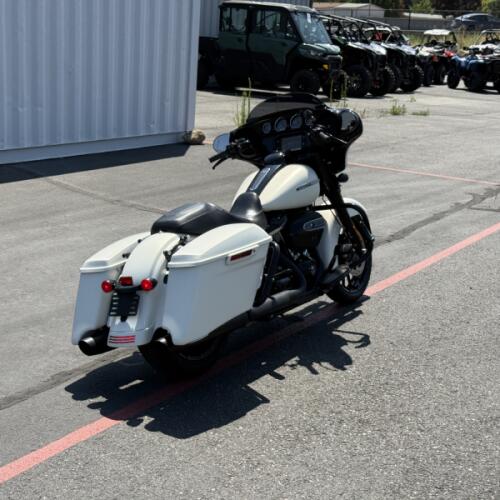 FLHXS 2018 Street Glide® Special thumb 2