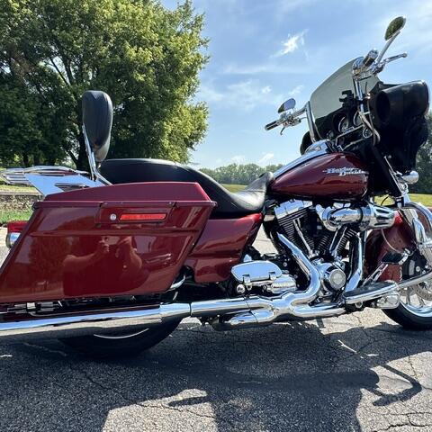 2009 Harley-Davidson® Street Glide® Billiard Red thumb 3