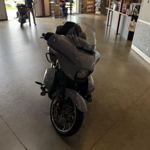 2026 Harley-Davidson® Street Glide Limited FLHXL thumb 3