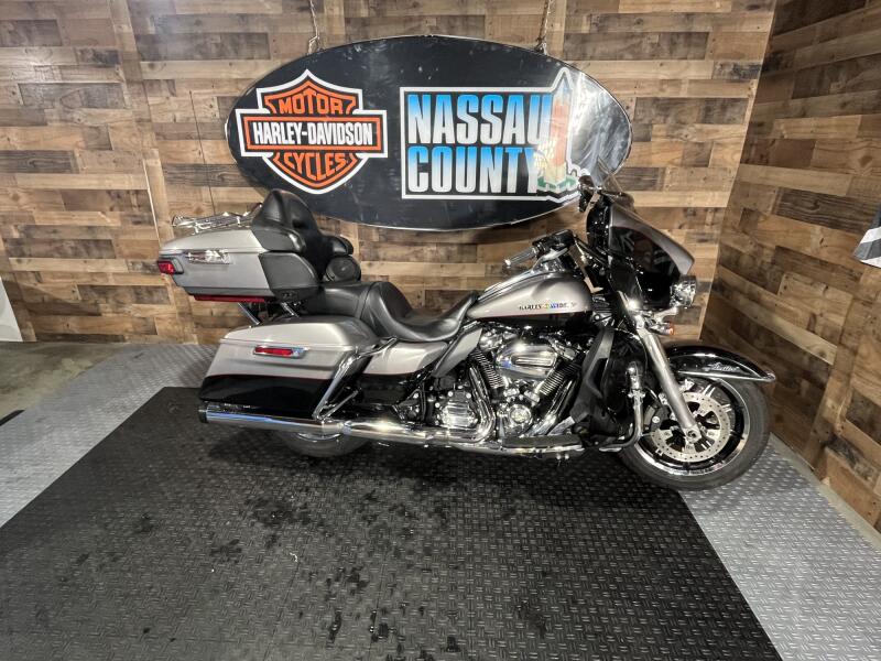2017 Harley-Davidson® Ultra Limited Low Two-Tone Billet Silver/Vivid Black