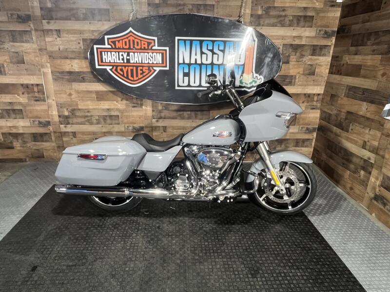 2026 Harley-Davidson® Road Glide® Dark Billiard Gray Chrome Trim