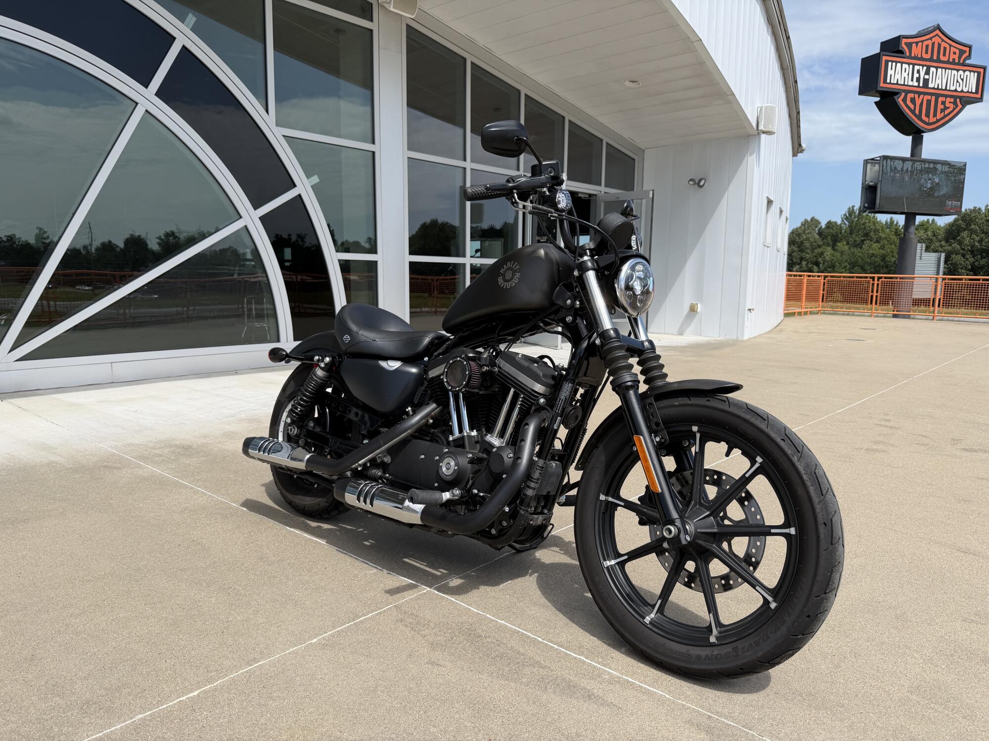 2021 Harley-Davidson® Iron 883™ River Rock Gray