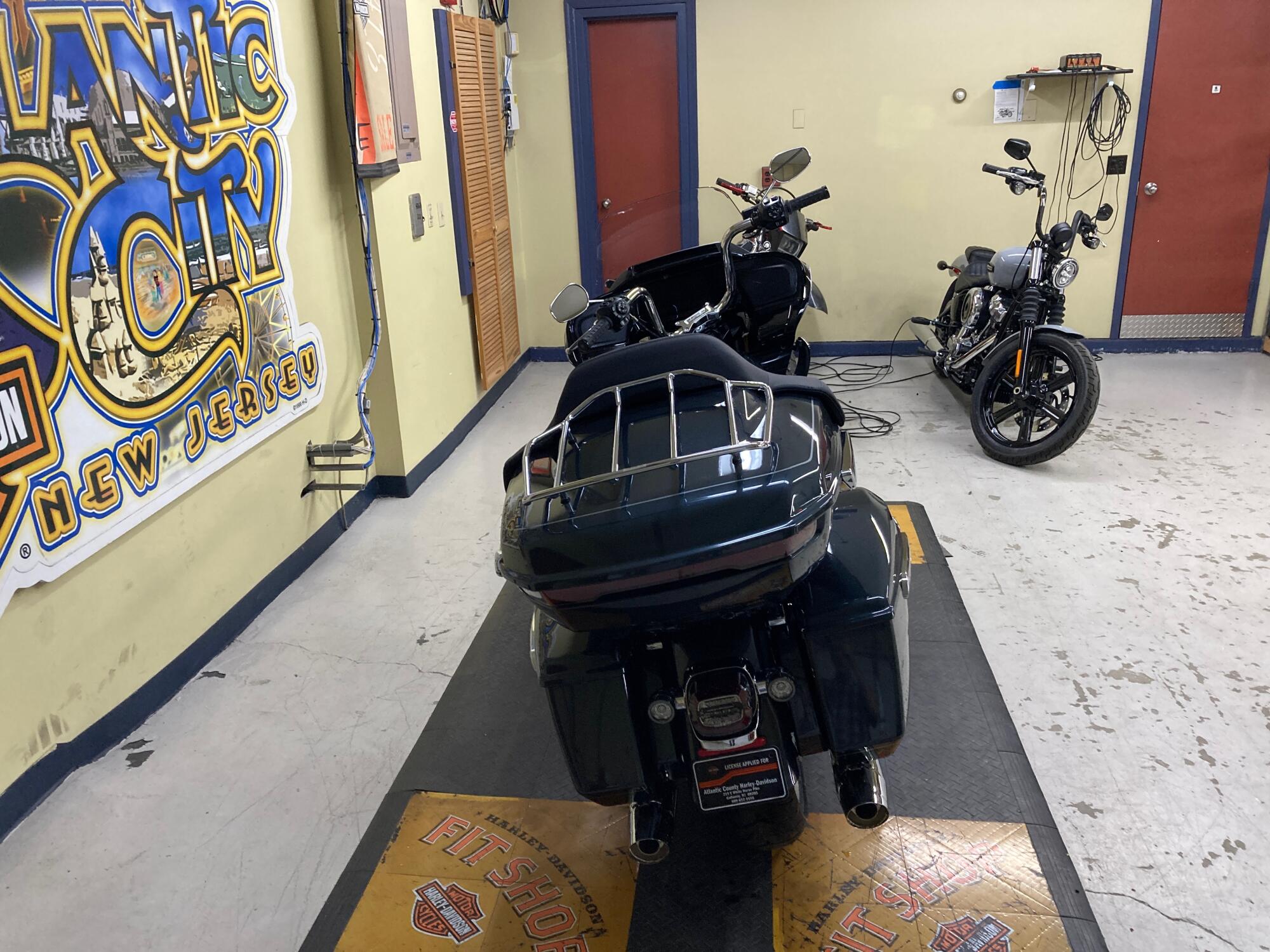 2026 Harley-Davidson® Road Glide Limited Iron Horse Metallic Chrome Trim FLTRXL, photo 5