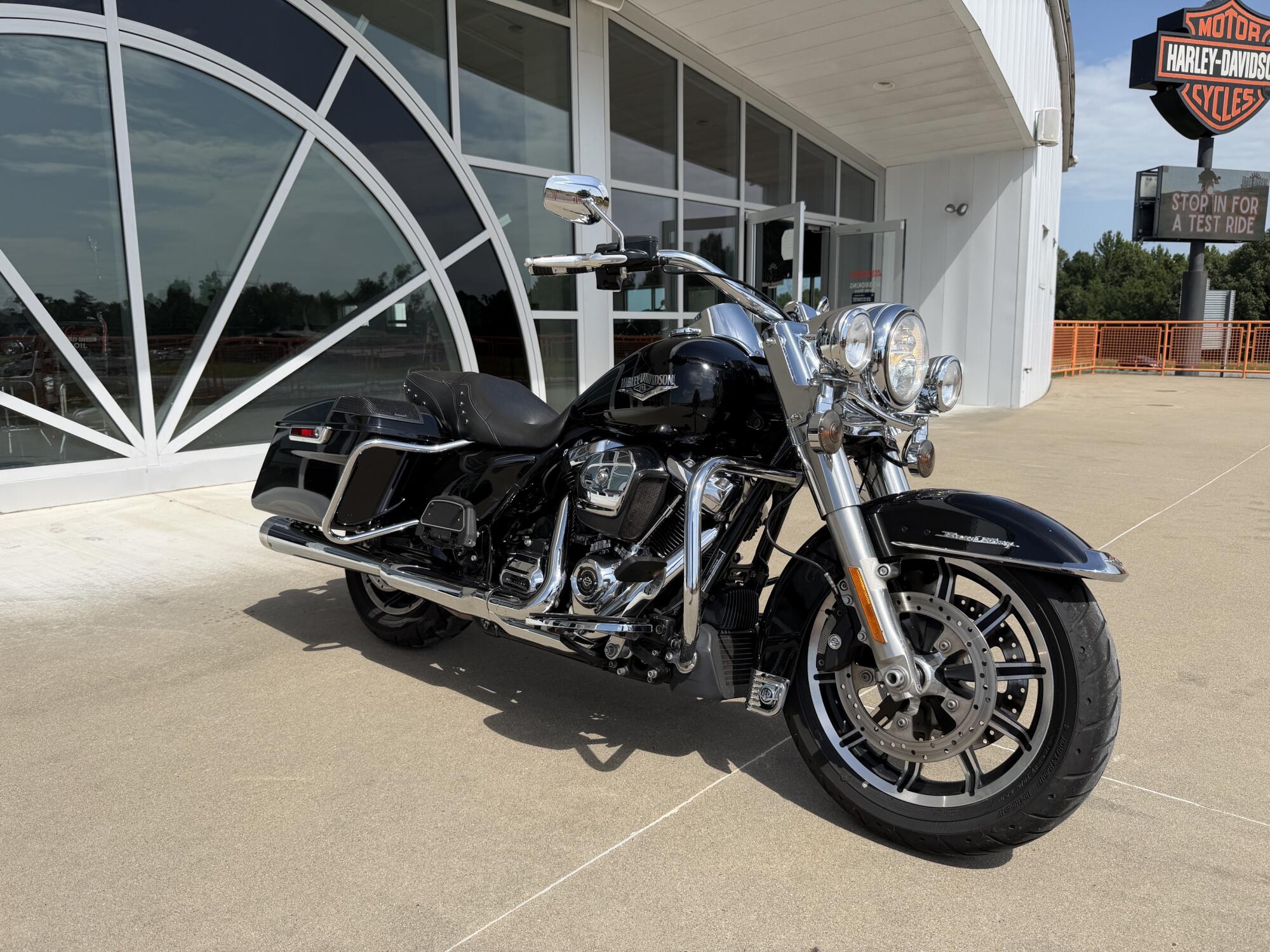 2019 Harley-Davidson® Road King® Vivid Black