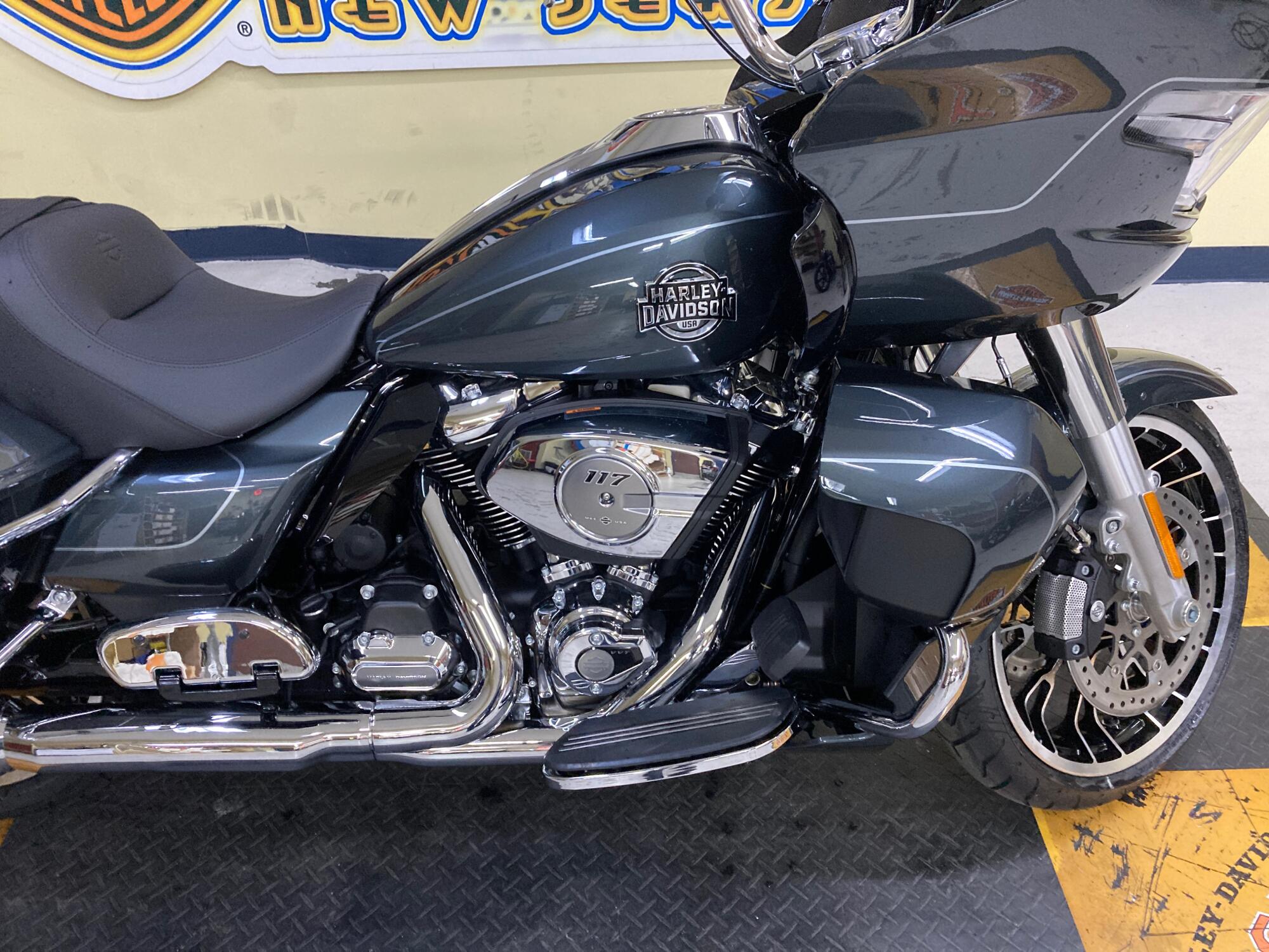 2026 Harley-Davidson® Road Glide Limited Iron Horse Metallic Chrome Trim FLTRXL, photo 2