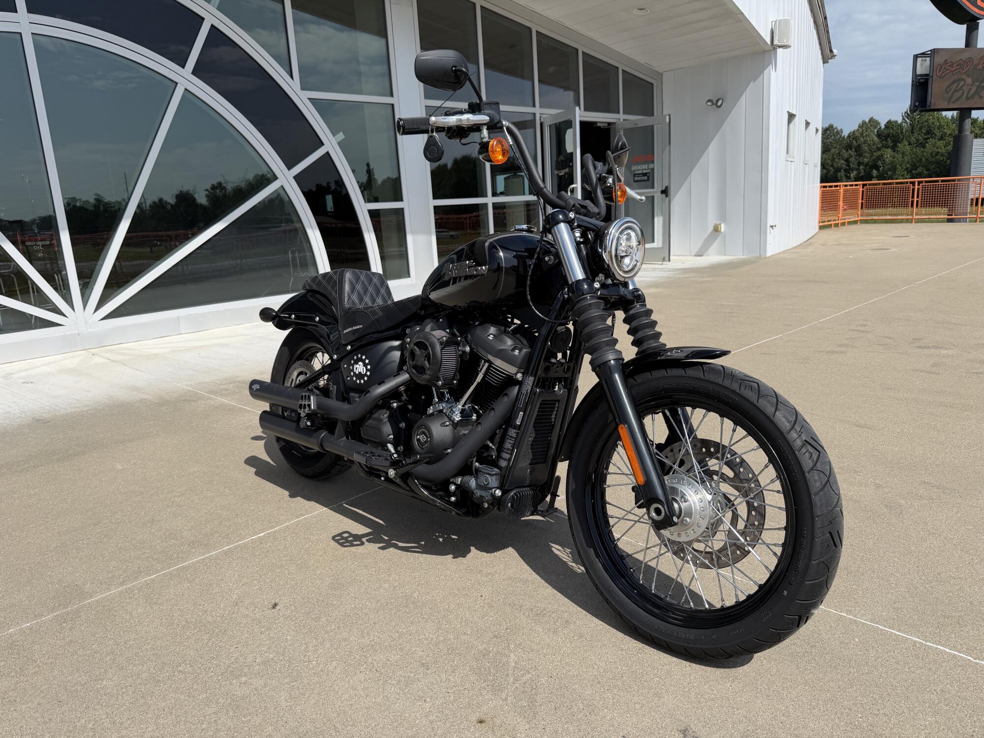 2018 Harley-Davidson® Street Bob® Vivid Black