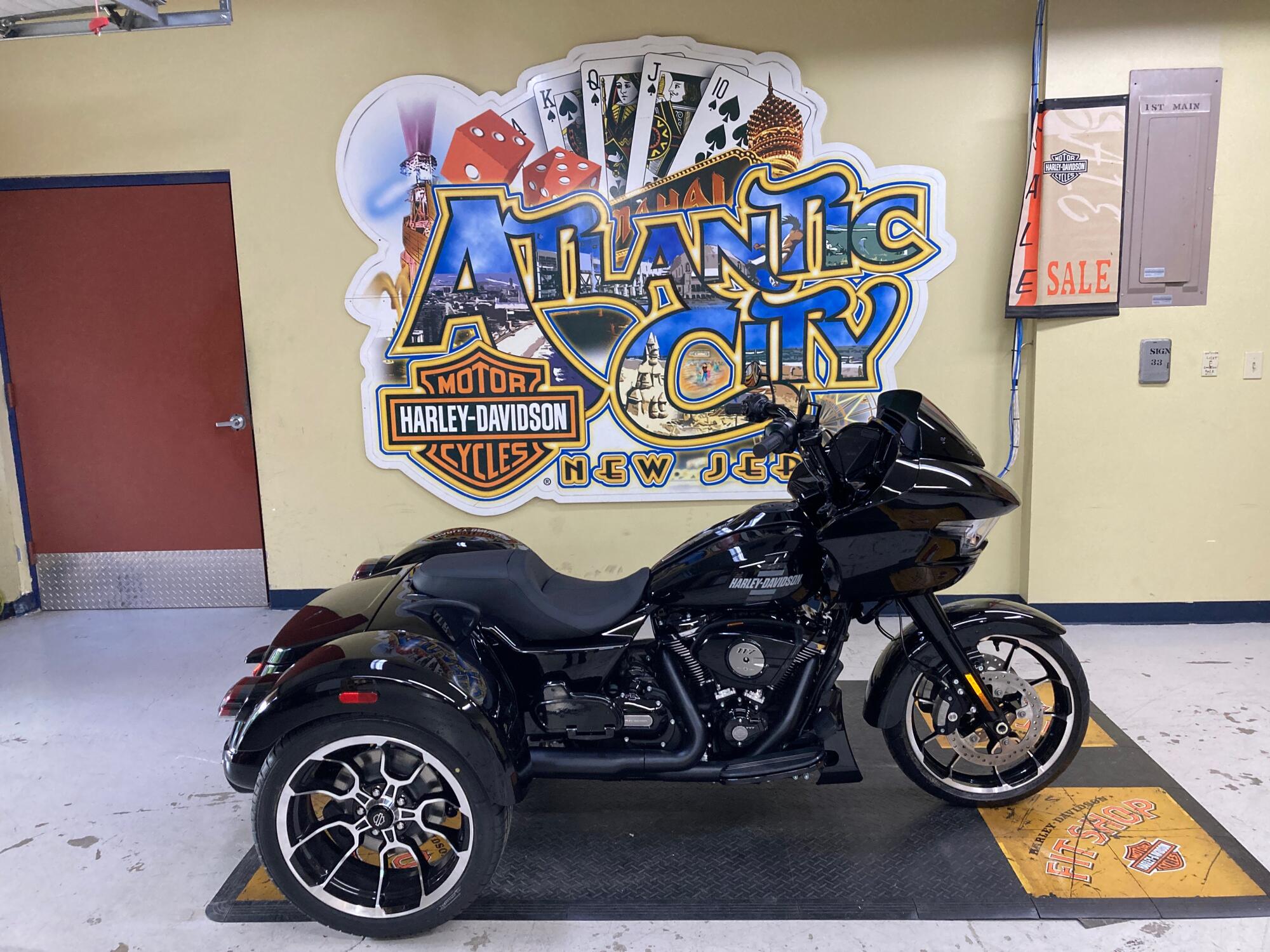 2026 Harley-Davidson® Road Glide 3 Vivid Black FLTRT