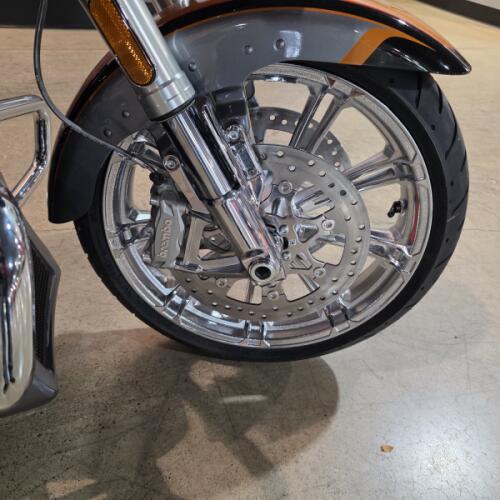 2026 Harley-Davidson® CVO Street Glide FLHXSE thumb 3