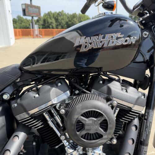 2018 Harley-Davidson® Street Bob® Vivid Black thumb 1