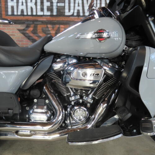 2024 Harley-Davidson® Tri Glide® Ultra FLHTCUTG thumb 2