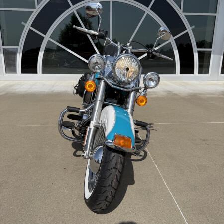 2017 Harley-Davidson® Heritage Softail® Classic Crushed Ice Pearl/Frosted Teal Pearl thumb 0