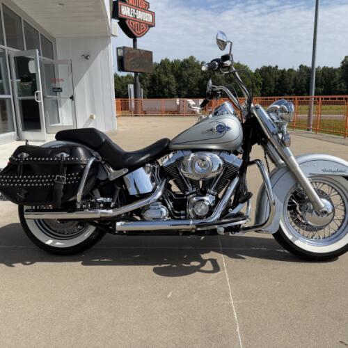 2011 Harley-Davidson® Heritage Softail® Classic Brilliant Silver thumb 3