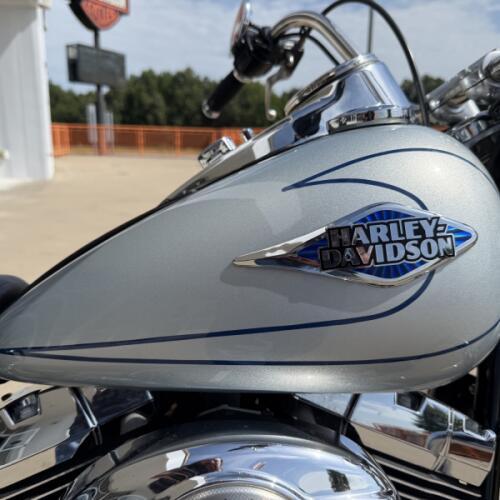 2011 Harley-Davidson® Heritage Softail® Classic Brilliant Silver thumb 1