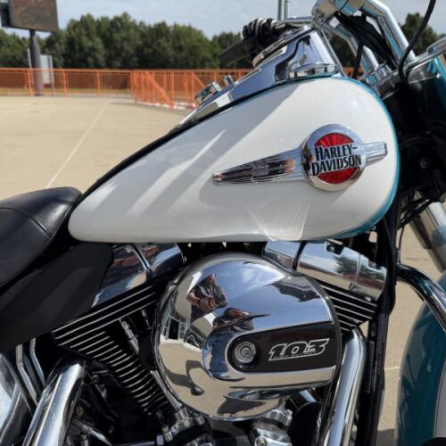 2017 Harley-Davidson® Heritage Softail® Classic Crushed Ice Pearl/Frosted Teal Pearl thumb 1