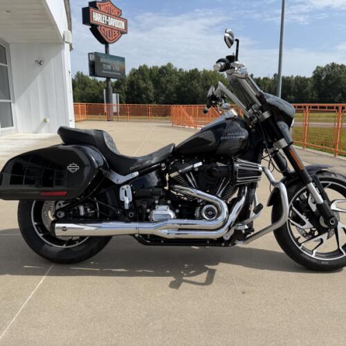 2021 Harley-Davidson® Sport Glide® Vivid Black Deluxe thumb 3