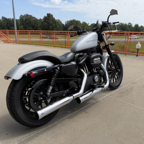 2010 Harley-Davidson® Iron 883™ Barracuda Silver Denim thumb 2