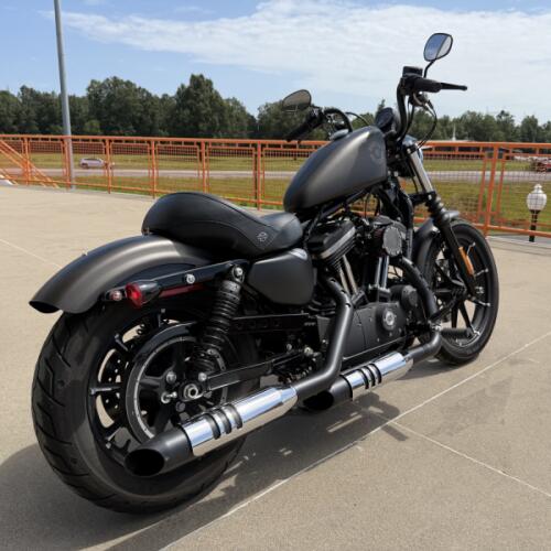 2021 Harley-Davidson® Iron 883™ River Rock Gray thumb 2