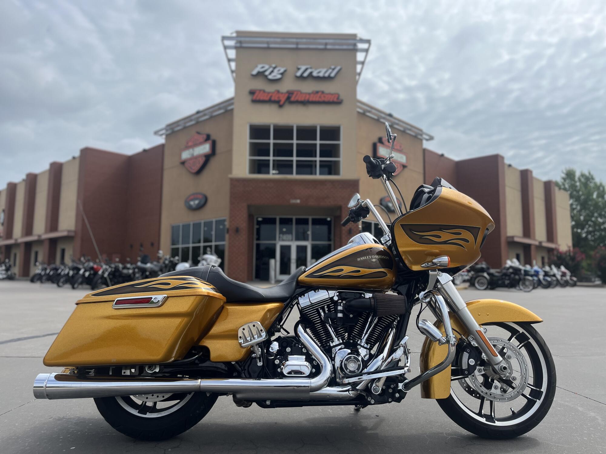 2016 Harley-Davidson® FLTRXS Road Glide® Special Hard Candy Gold Flake 628414