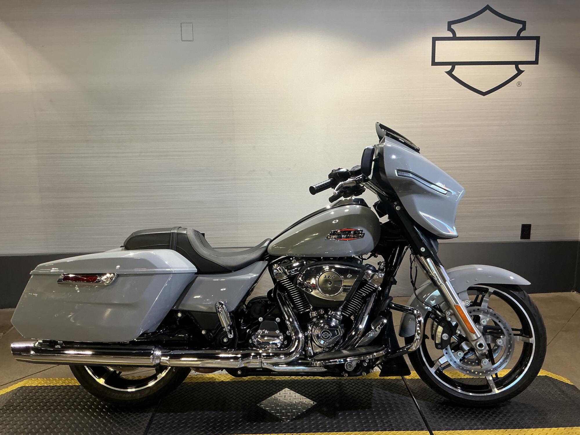FLHX 2025 Street Glide™