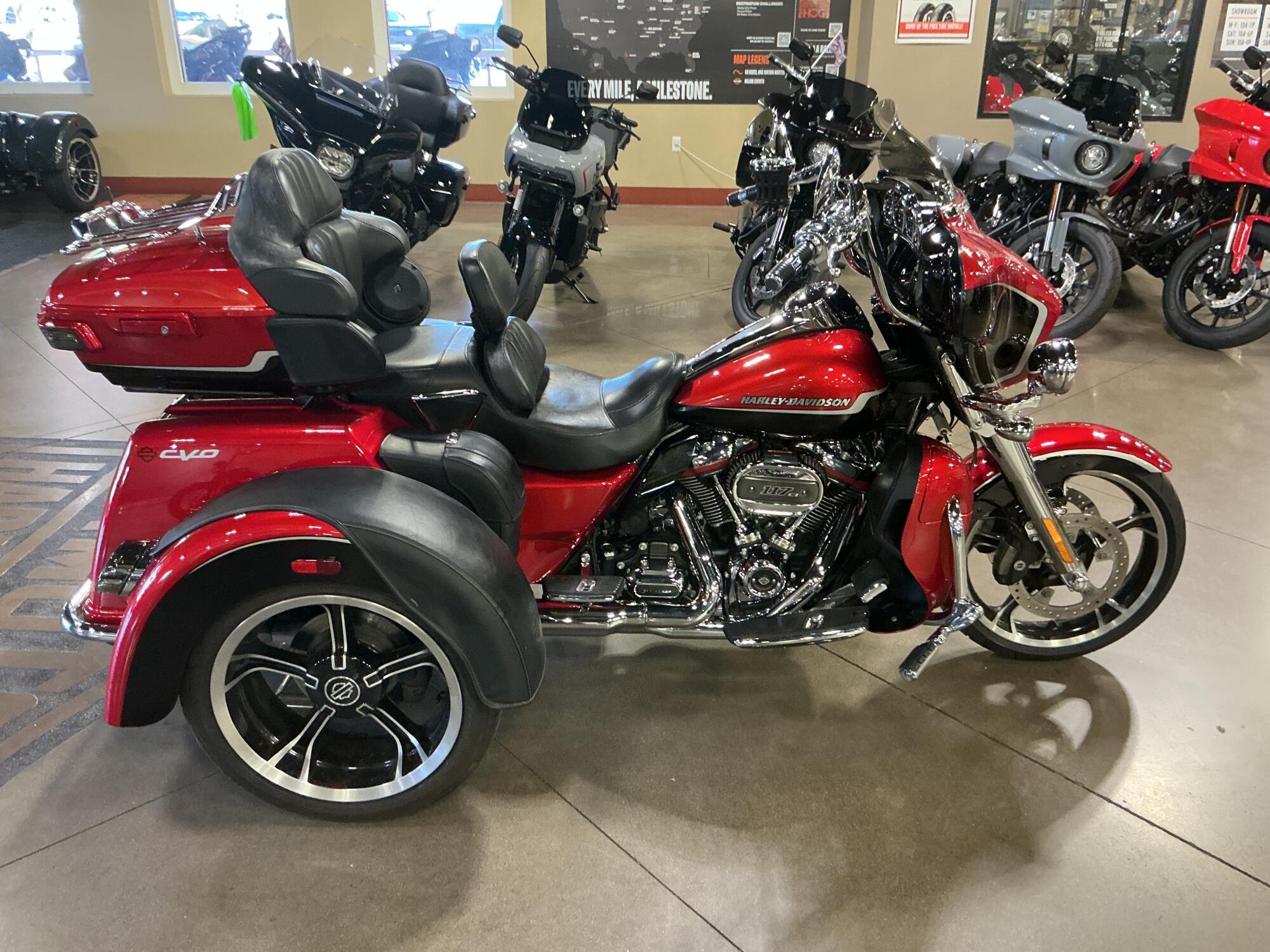 FLHTCUTGSE 2021 CVO™ Tri Glide®