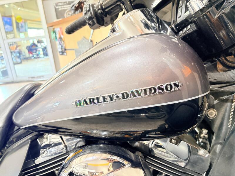 2014 FLHTK Harley-Davidson® Ultra Limited Charcoal Pear & Vivid Black