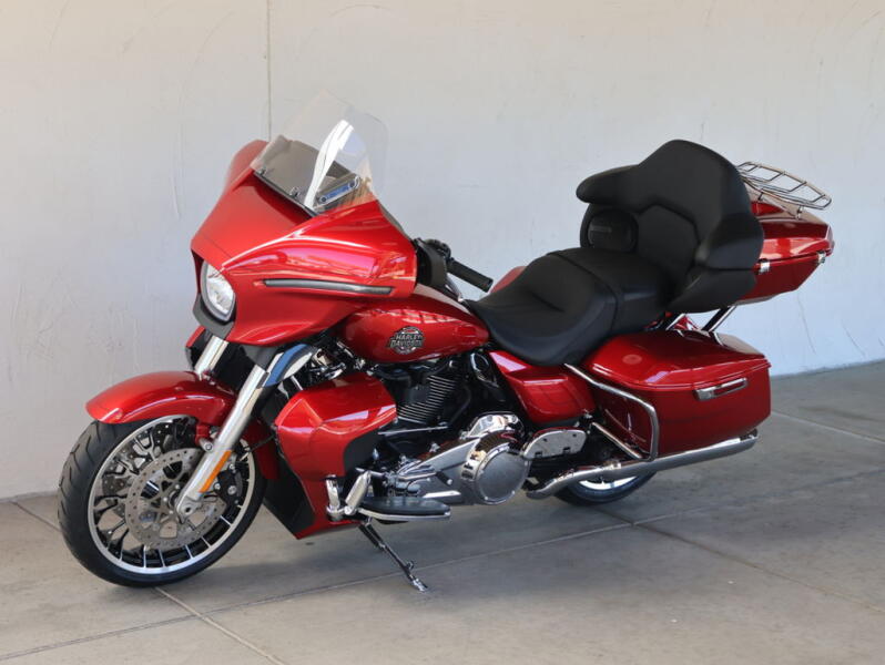 2026 Harley-Davidson® FLHXL Street Glide Limited S618136