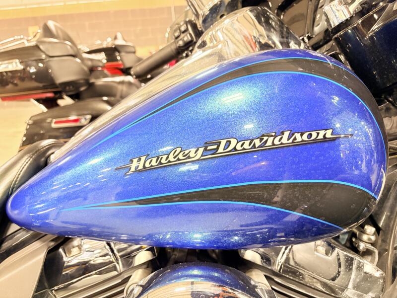 2014 FLHTK Harley-Davidson® Ultra Limited DAYTONA BLUE