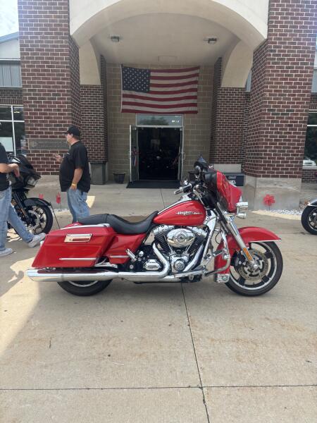 2010 Harley-Davidson® Street Glide® Scarlet Red