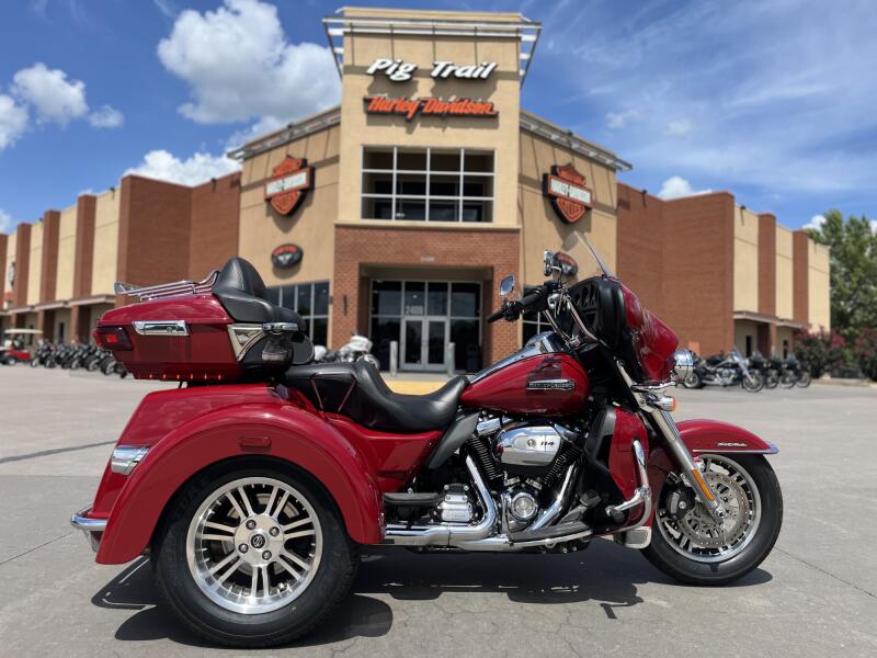 2021 Harley-Davidson® FLHTCUTG Tri Glide® Ultra Billiard Red 852990