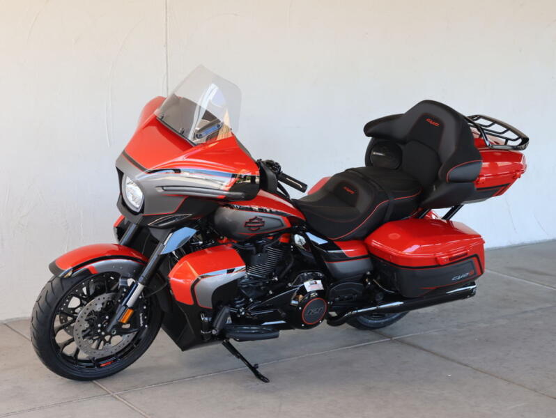 2026 Harley-Davidson® FLHXLSE CVO Street Glide Limited S953341