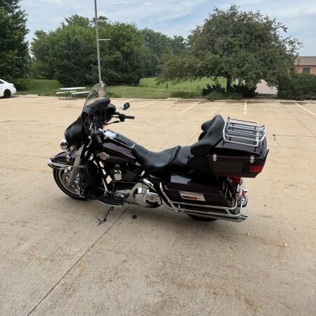 2006 Harley-Davidson® Electra Glide® Ultra Classic® Two-Tone Black Cherry Pearl and Black Pearl thumb 1