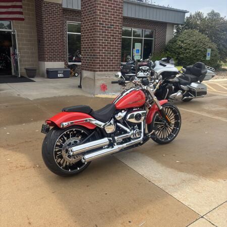 2026 Harley-Davidson® Breakout® Blood Orange Chrome Trim thumb 2