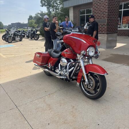 2010 Harley-Davidson® Street Glide® Scarlet Red thumb 3