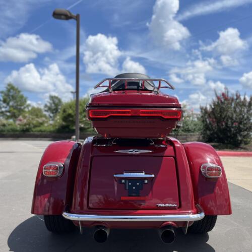 2021 Harley-Davidson® FLHTCUTG Tri Glide® Ultra Billiard Red 852990 thumb 1
