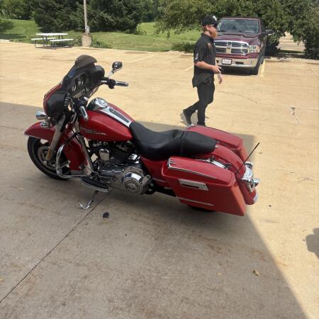 2010 Harley-Davidson® Street Glide® Scarlet Red thumb 1