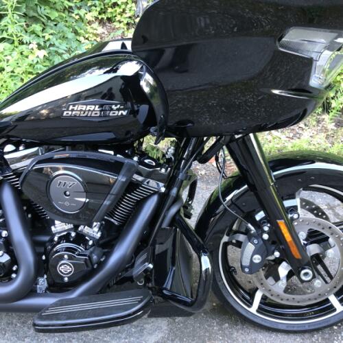 2024 Harley-Davidson® Road Glide™ Vivid Black - Black Finish thumb 3